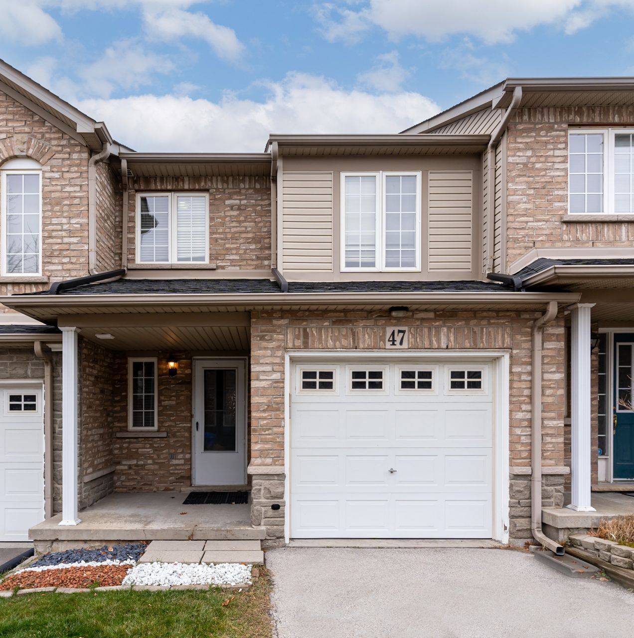 Hamilton, ON L9C 7W6,7 Southside PL #47