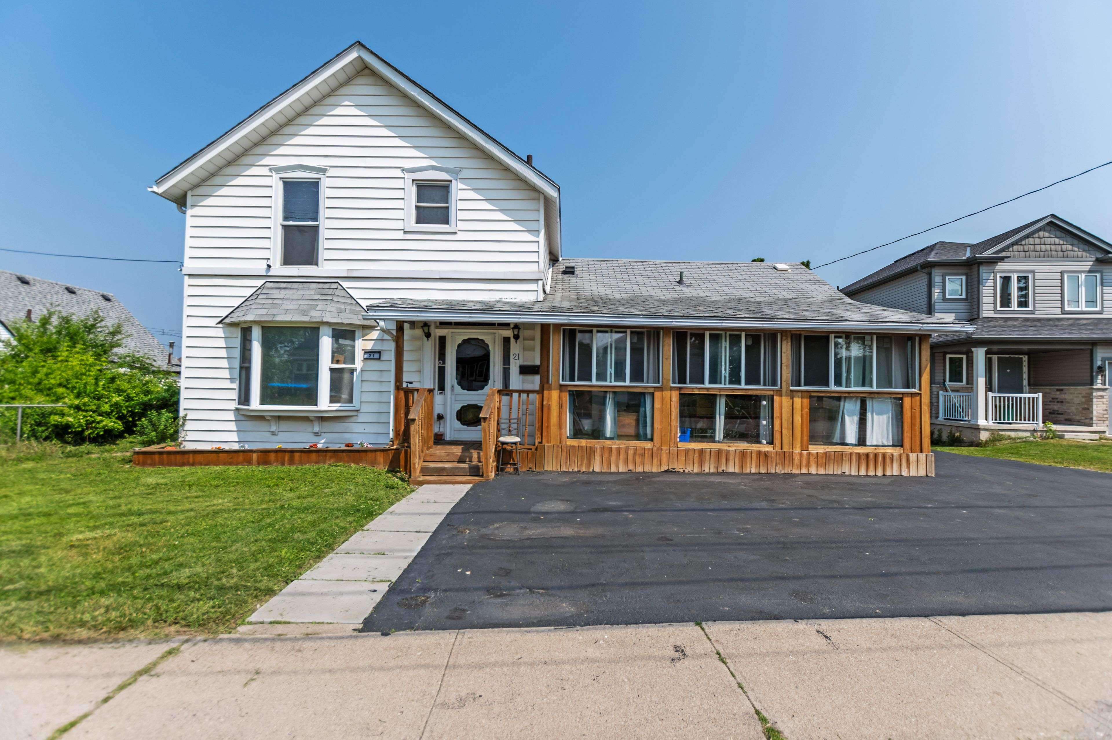 21 Lincoln AVE, St. Catharines, ON L2P 2C7