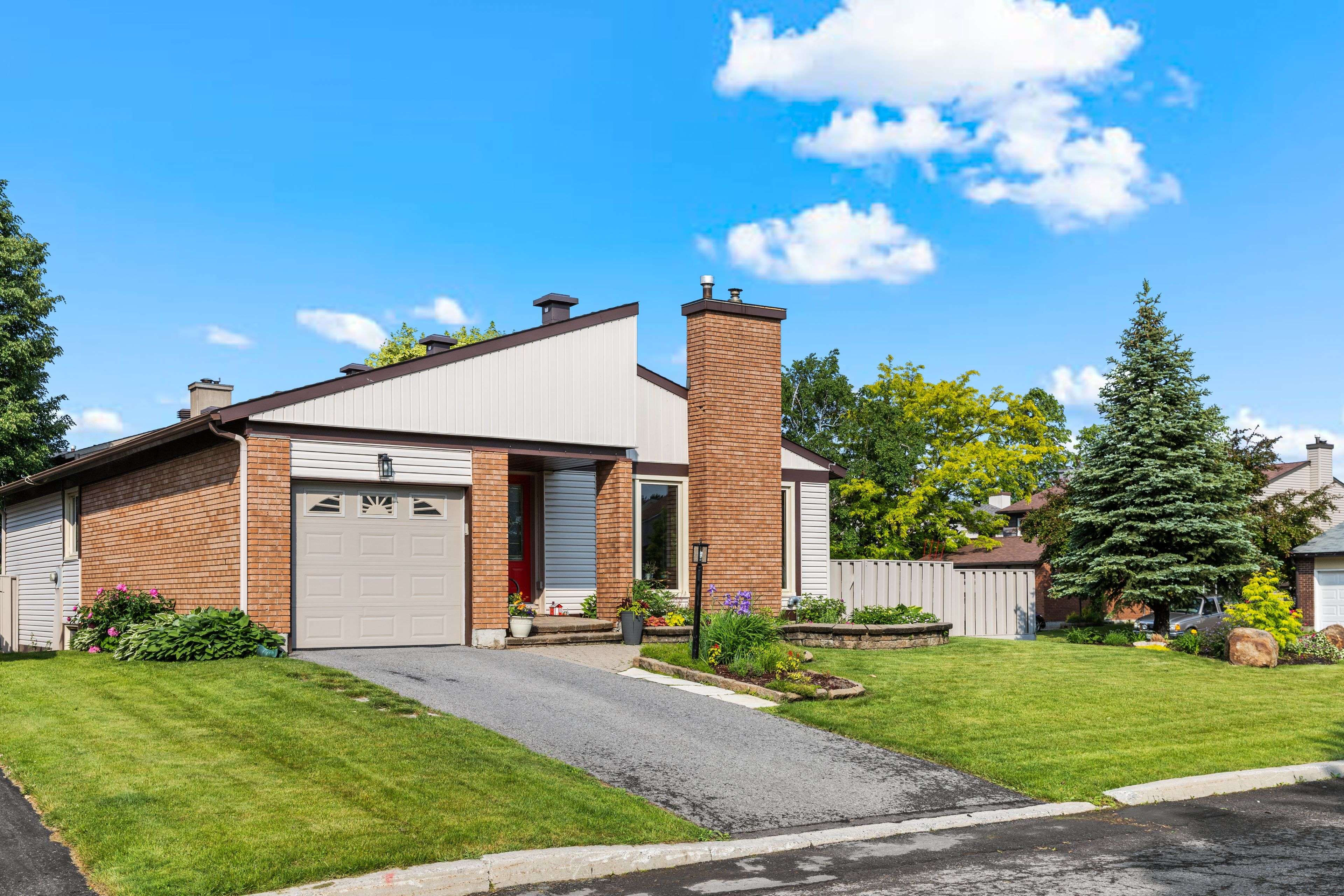 Barrhaven, ON K2J 1R6,2 Liveoak CRES