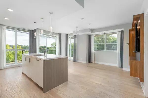 Mississauga, ON L5J 0B1,1575 Lakeshore RD #227