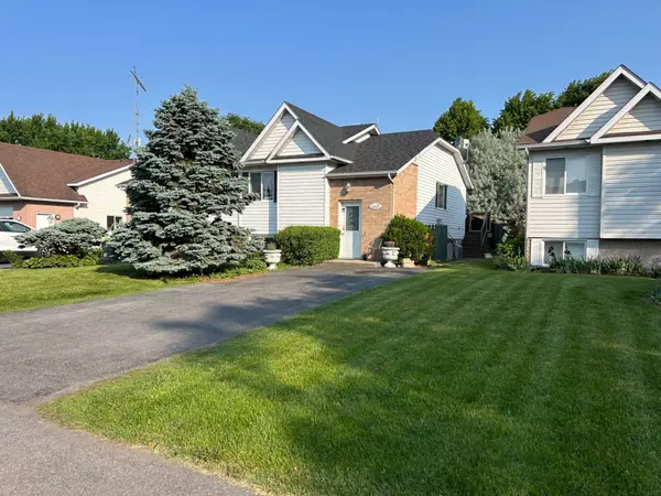 21255 Mc Naughton CT, South Glengarry, ON K0C 1E0