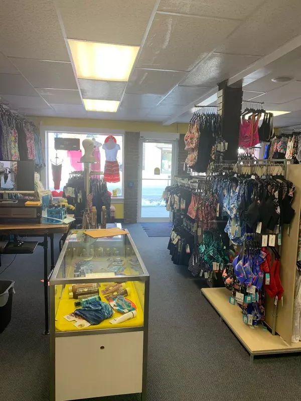 Selwyn, ON K0L 2H0,23 Queen ST
