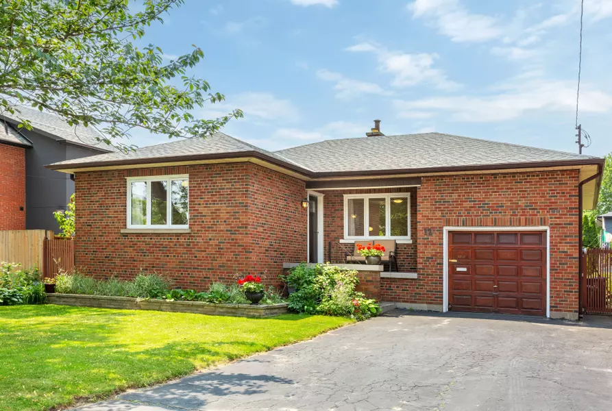 12 Mcintosh AVE, Toronto W07, ON M8Y 3C9