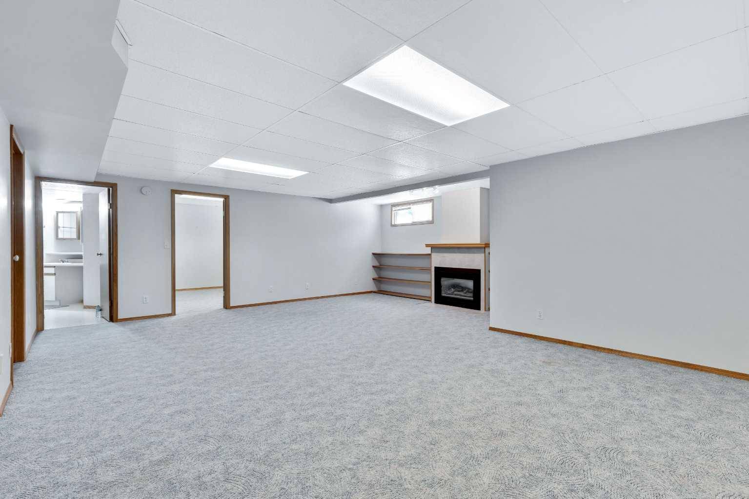 Cochrane, AB T4C 1X1,8 Riverview CIR S #2