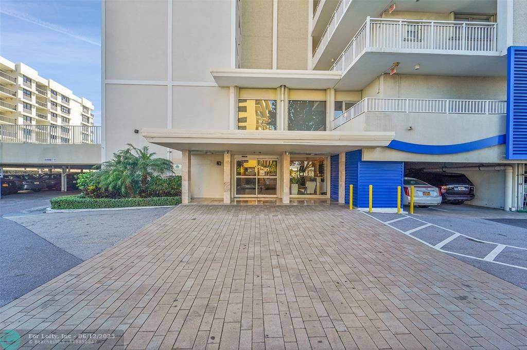 Pompano Beach, FL 33062,750 N Ocean Blvd  #704