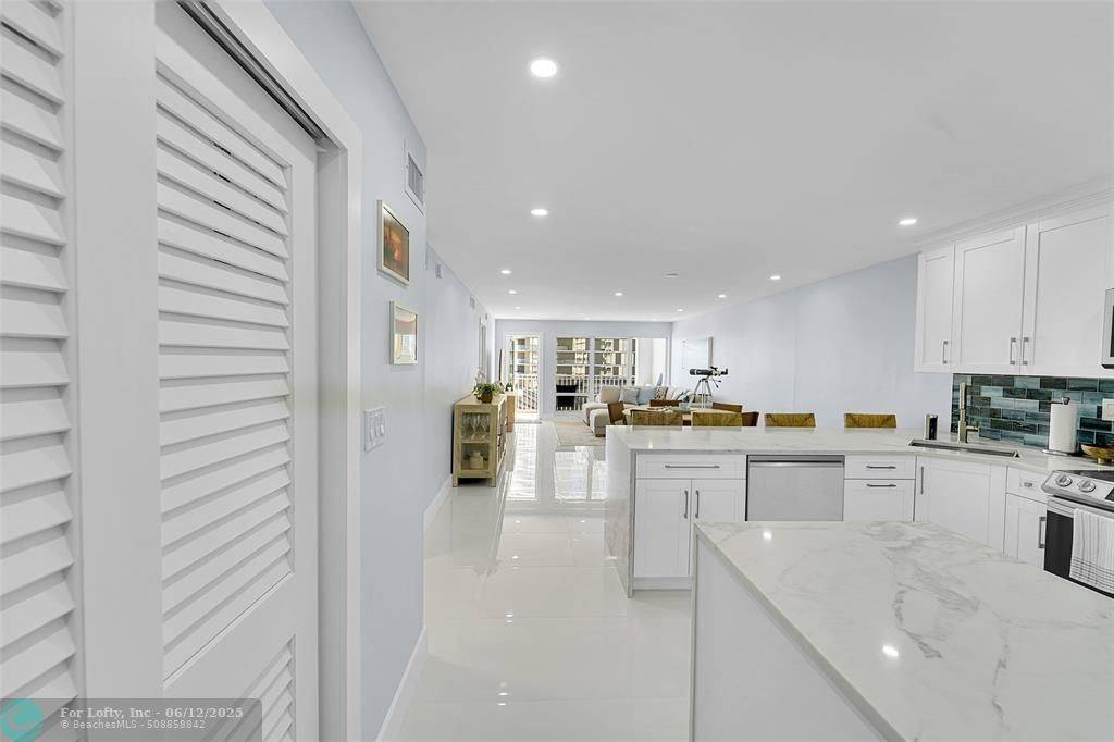 Pompano Beach, FL 33062,750 N Ocean Blvd  #704