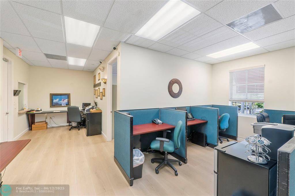 Coral Springs, FL 33067,5571 N University Dr.  #211-212