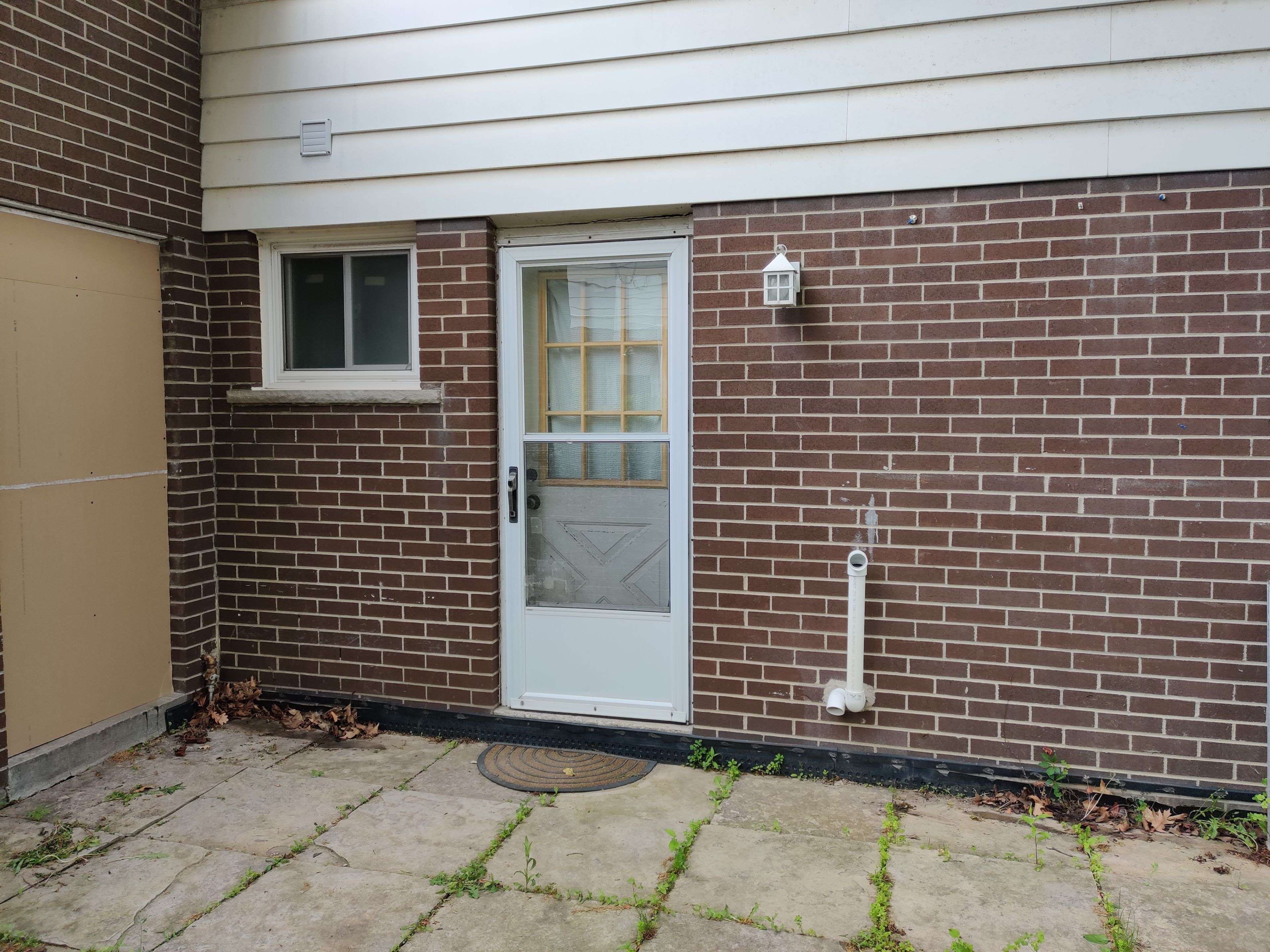 Markham, ON L3P 1K1,93 Southdale DR #Back unit