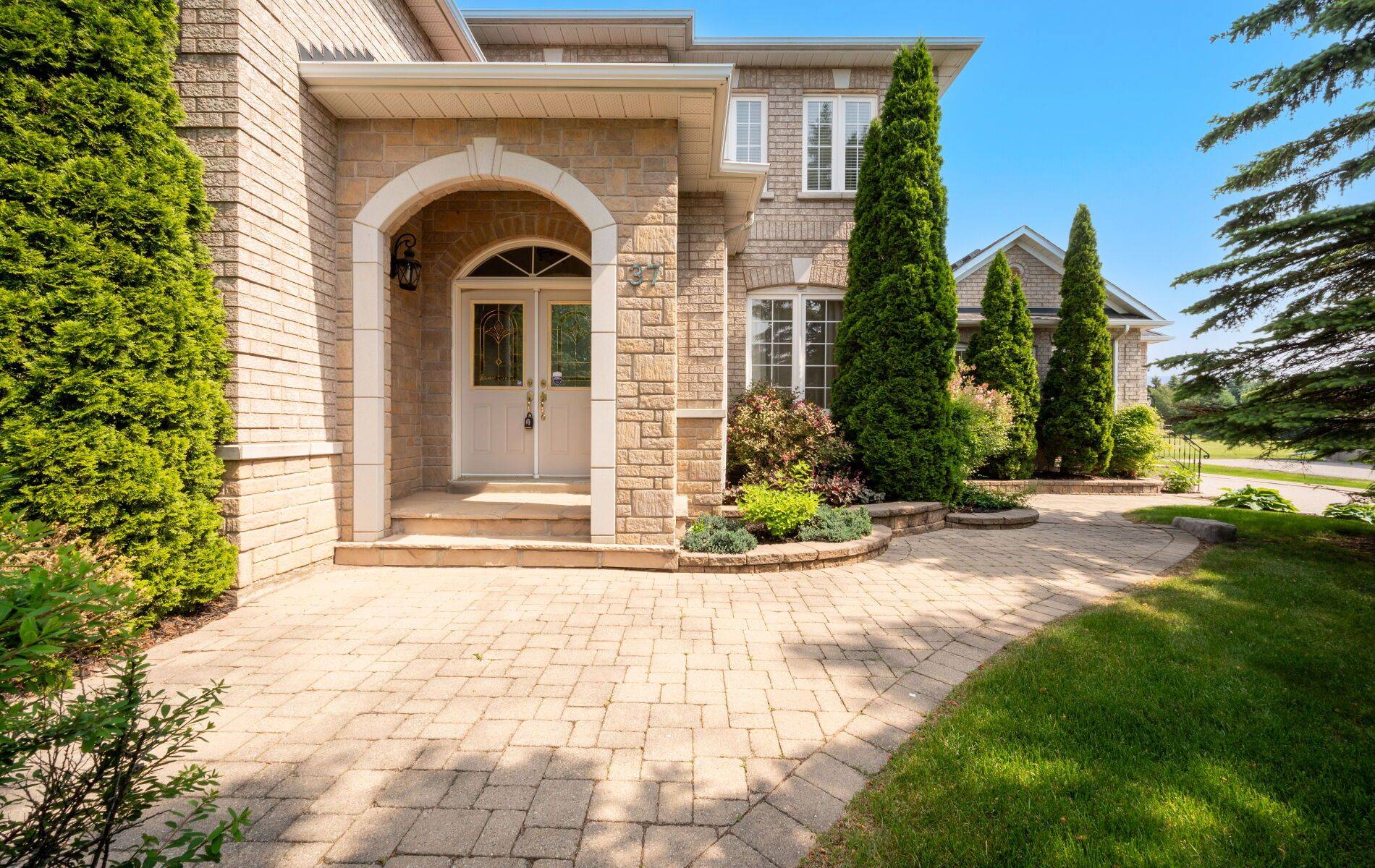 King, ON L0G 1N0,37 Witherspoon WAY