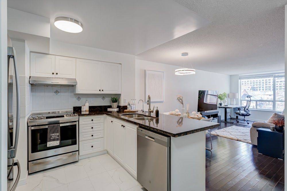 Richmond Hill, ON L4B 4M4,19 Northern Heights DR #304