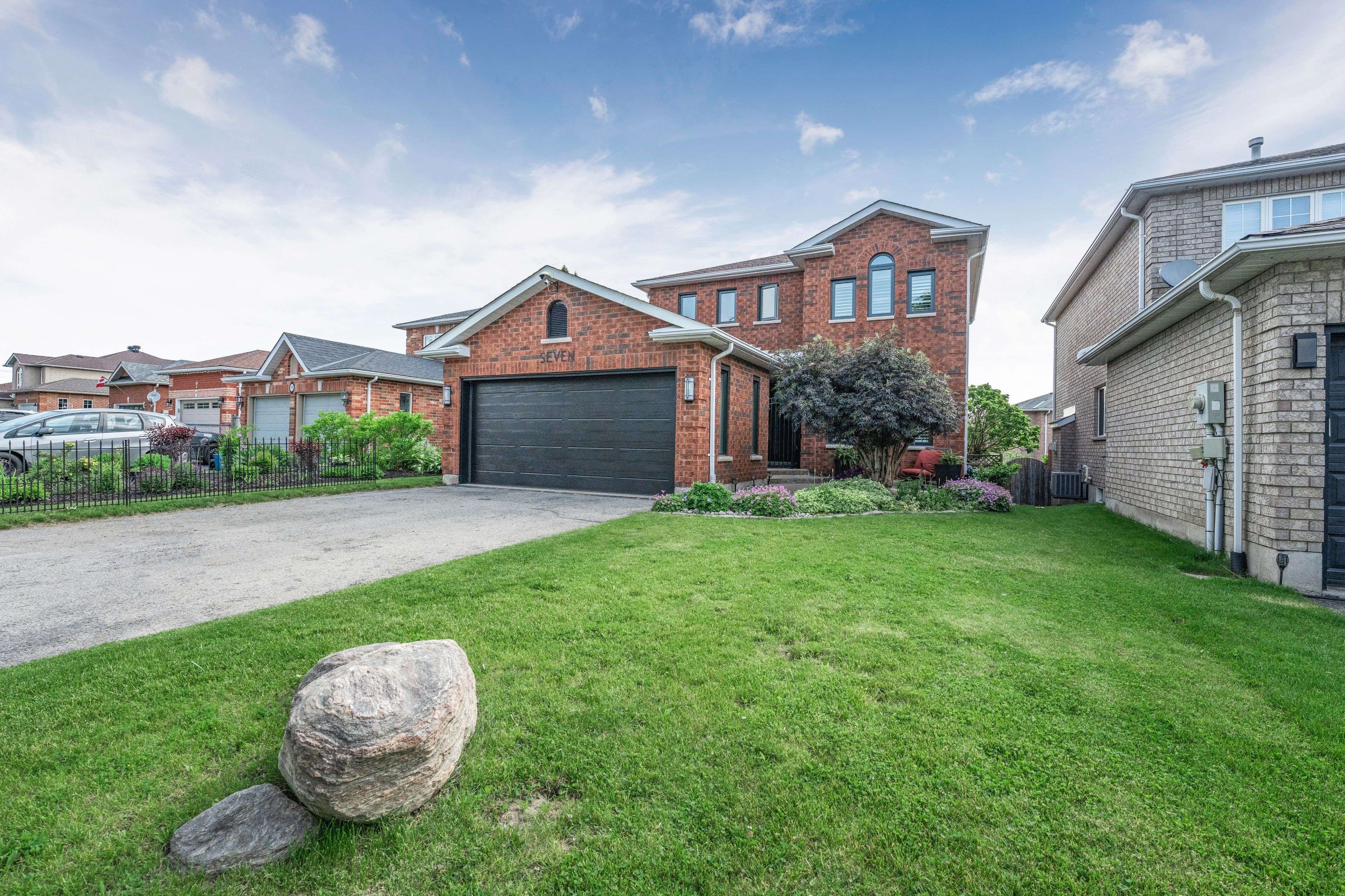 7 Ryan CT, Barrie, ON L4M 6N7