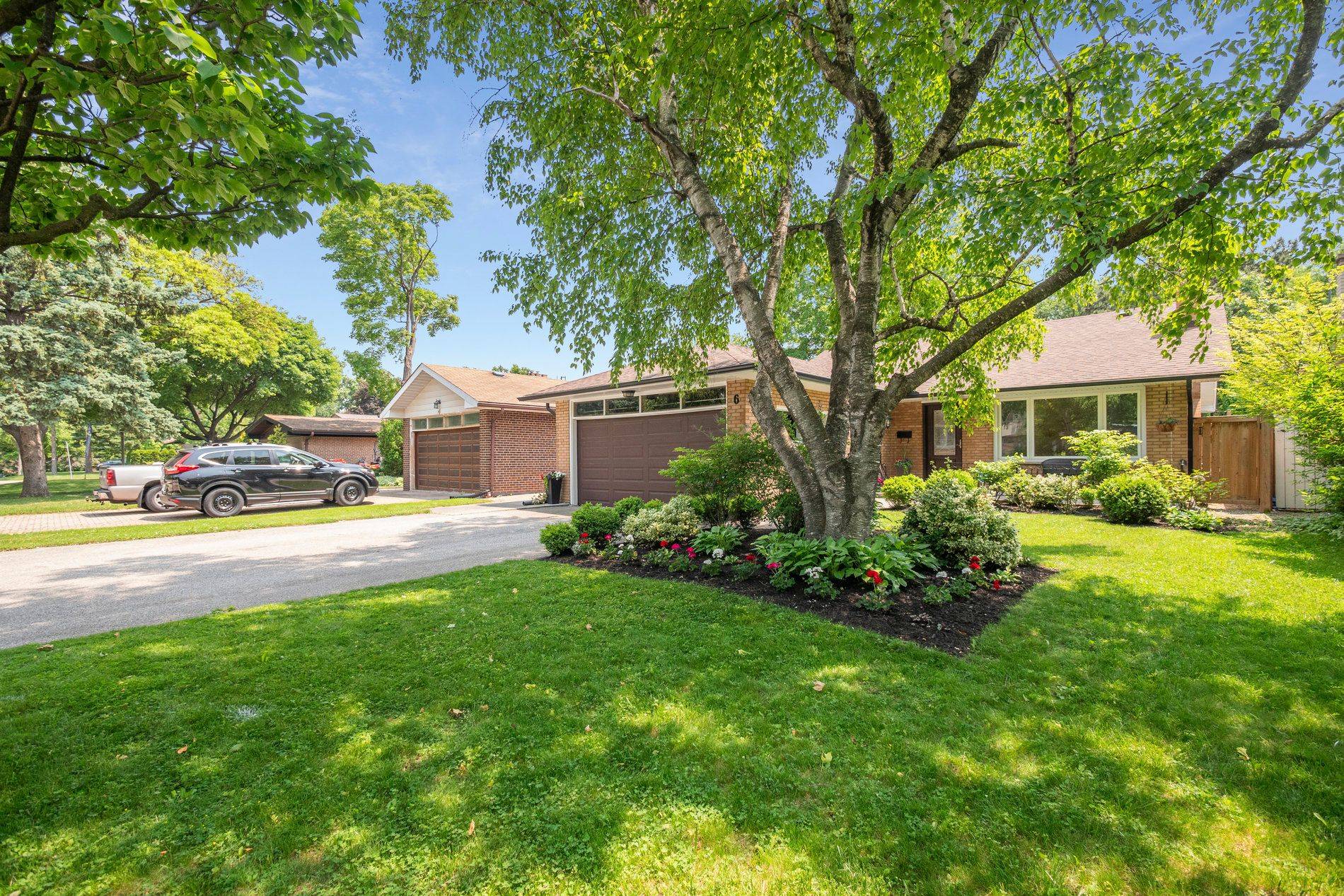 6 Bearbury DR, Toronto W08, ON M9C 2G9