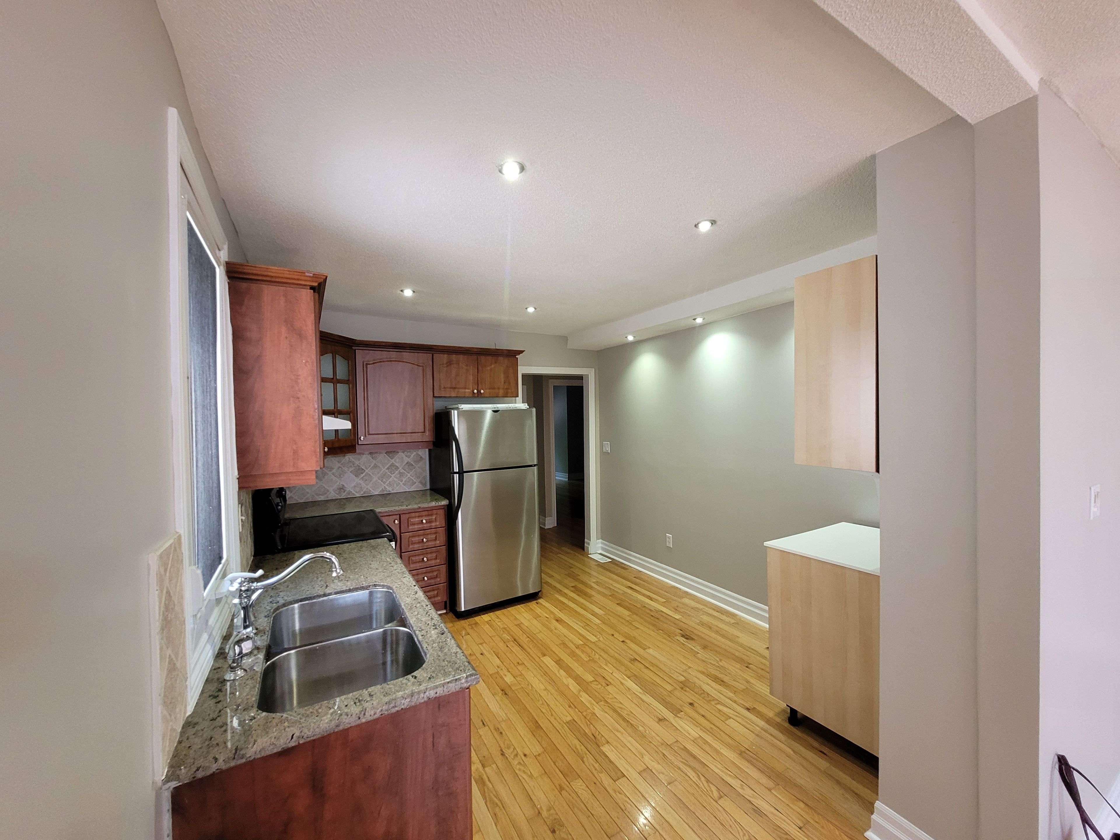 Toronto W03, ON M6N 4R4,71 Rockcliffe BLVD