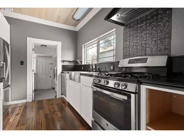 Klamath Falls, OR 97601,65 PINE ST