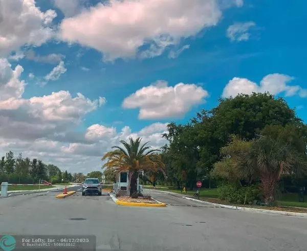 Lauderdale Lakes, FL 33311,2841 Somerset Dr #103