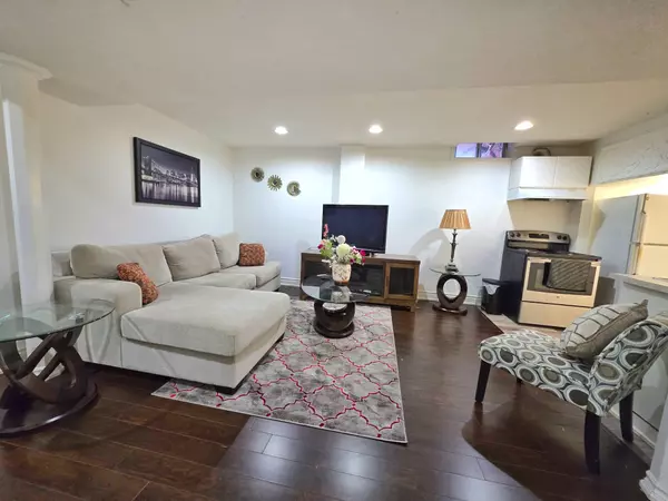 167 Berwick CRES W, Richmond Hill, ON L4C 0B4