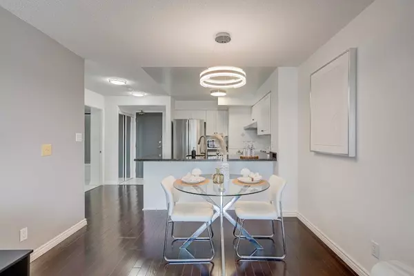 19 Northern Heights DR #304, Richmond Hill, ON L4B 4M4