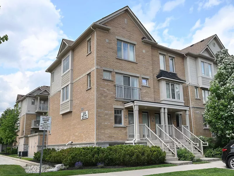 3250 Bentley DR #25, Mississauga, ON L5M 0P7