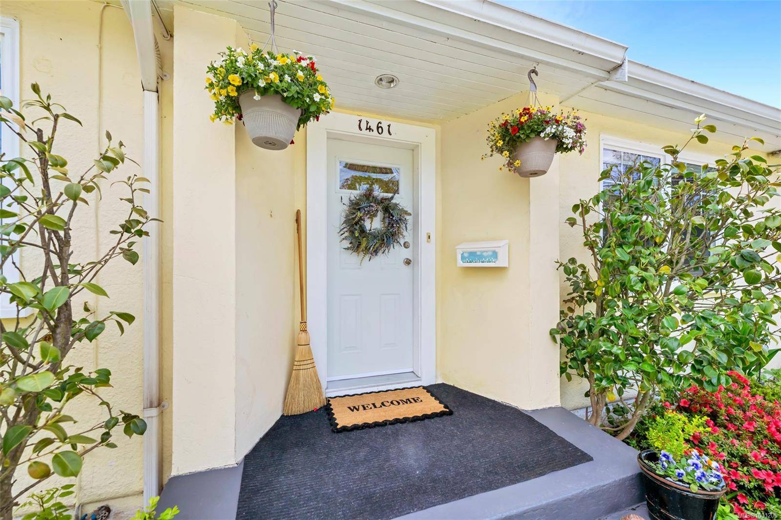 Victoria, BC V8T 2B9,1461 Hillside Ave
