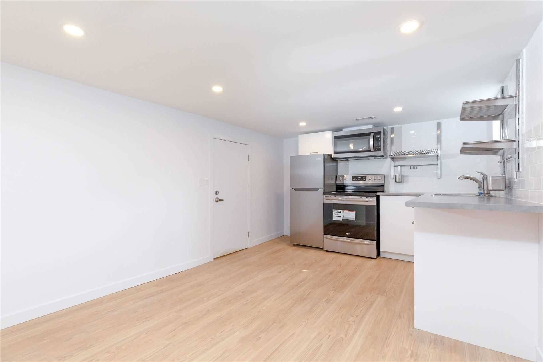 Toronto E03, ON M4C 4G5,1370 Woodbine AVE #Lower