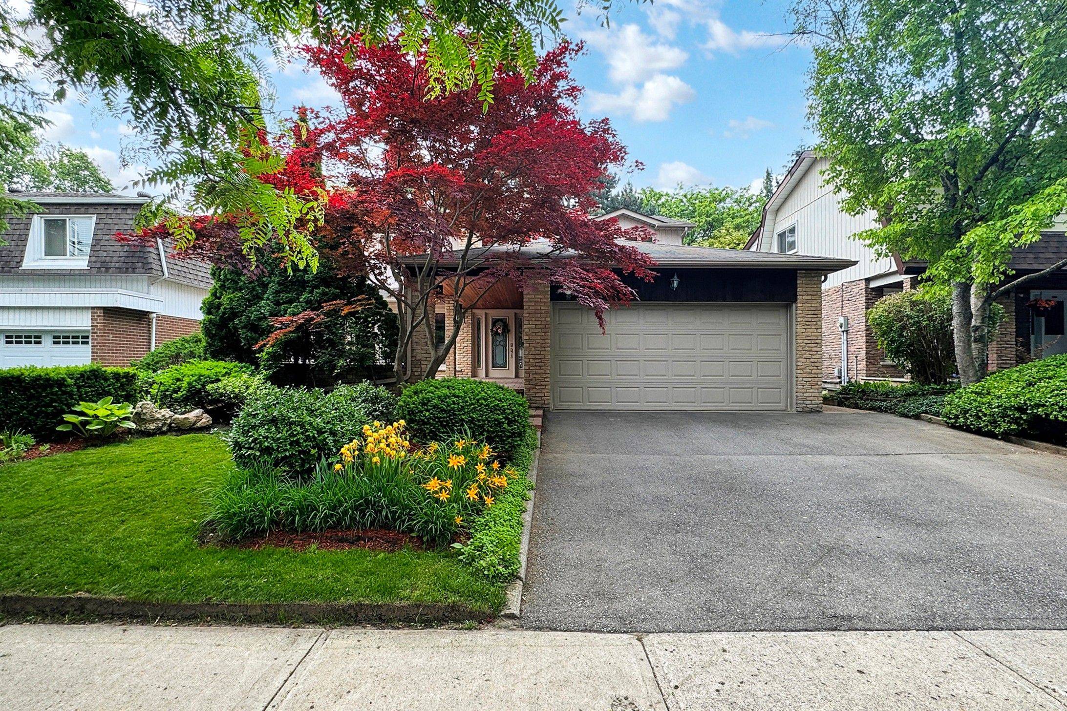 33 Roman RD, Markham, ON L3T 4J8