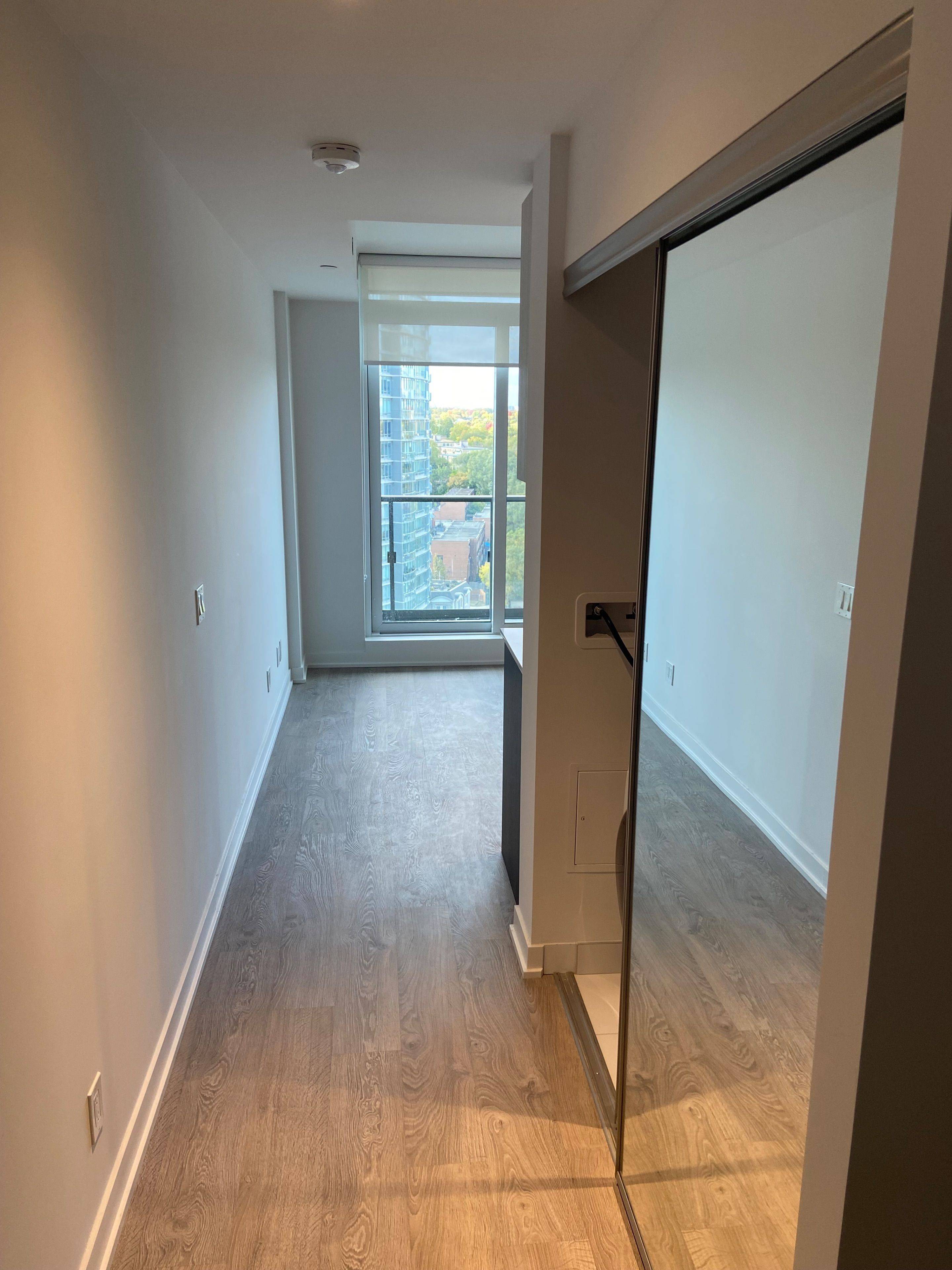 Toronto W01, ON M6S 0B1,1928 Lakeshore BLVD W #1702