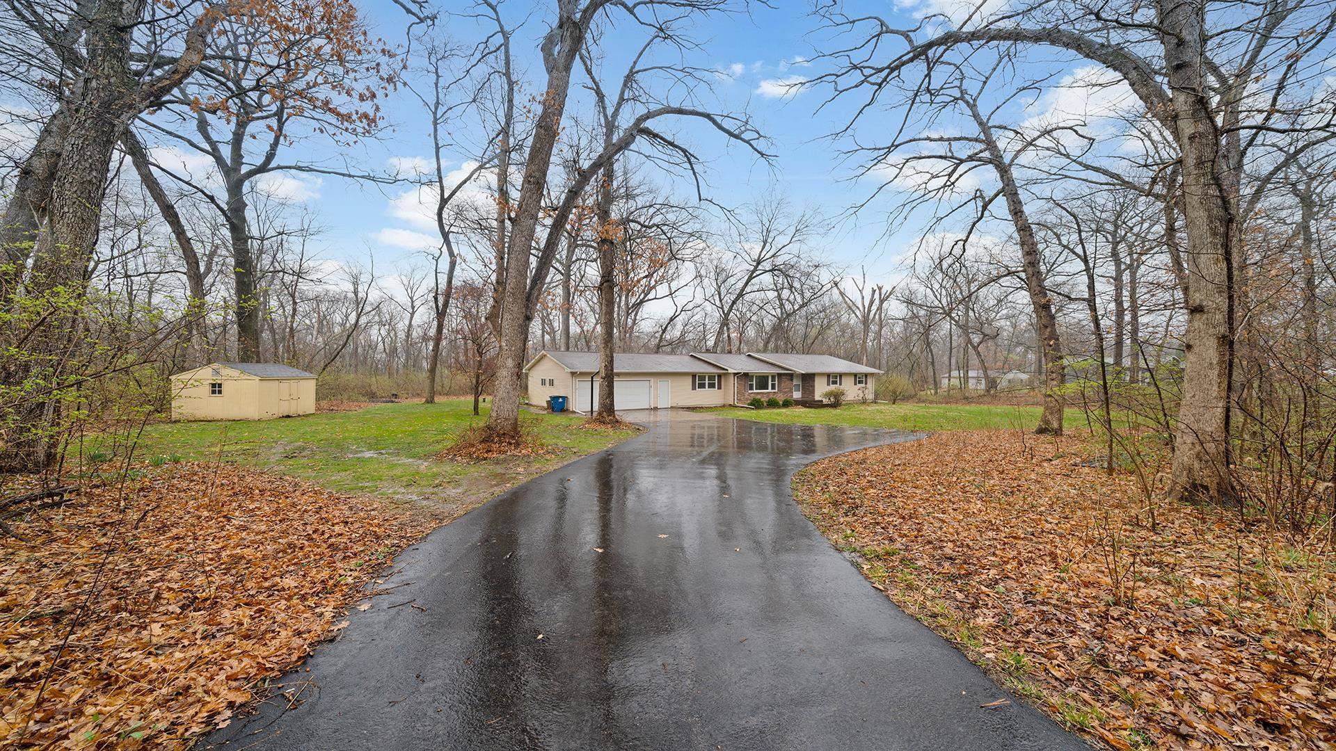 7261 S Ridge Road, Dixon, IL 61021