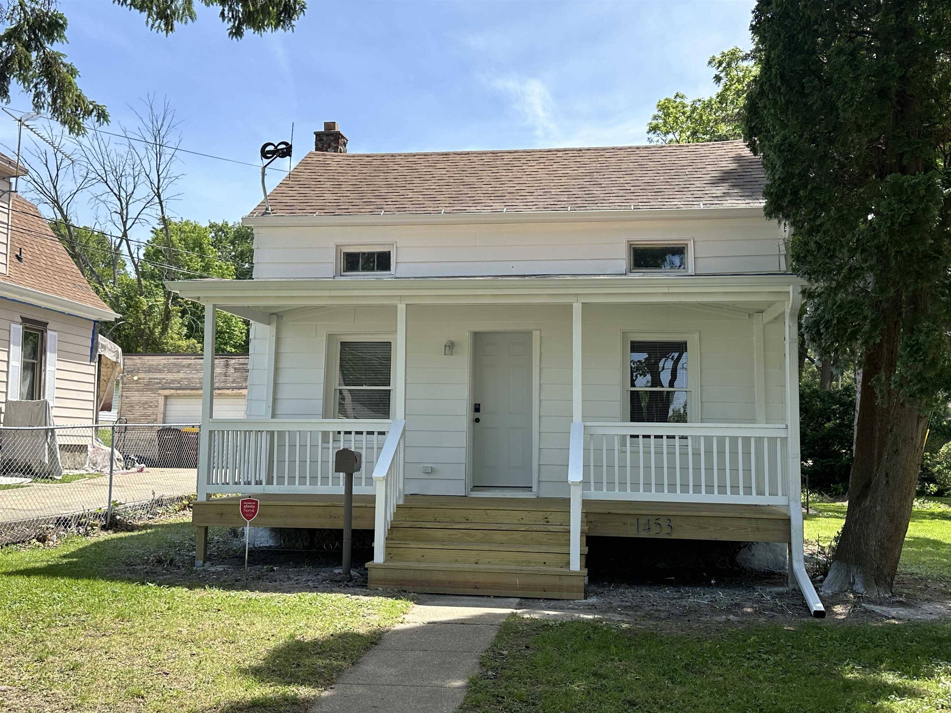 1453 S Oak Avenue, Freeport, IL 61032