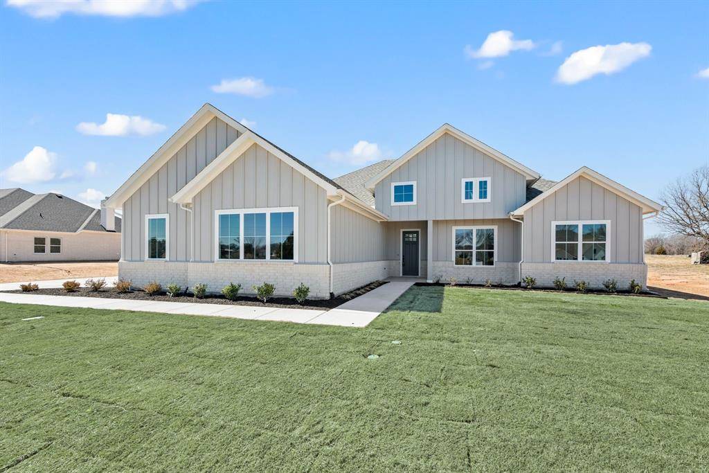 1058 Monaco Court,  Springtown,  TX 76082