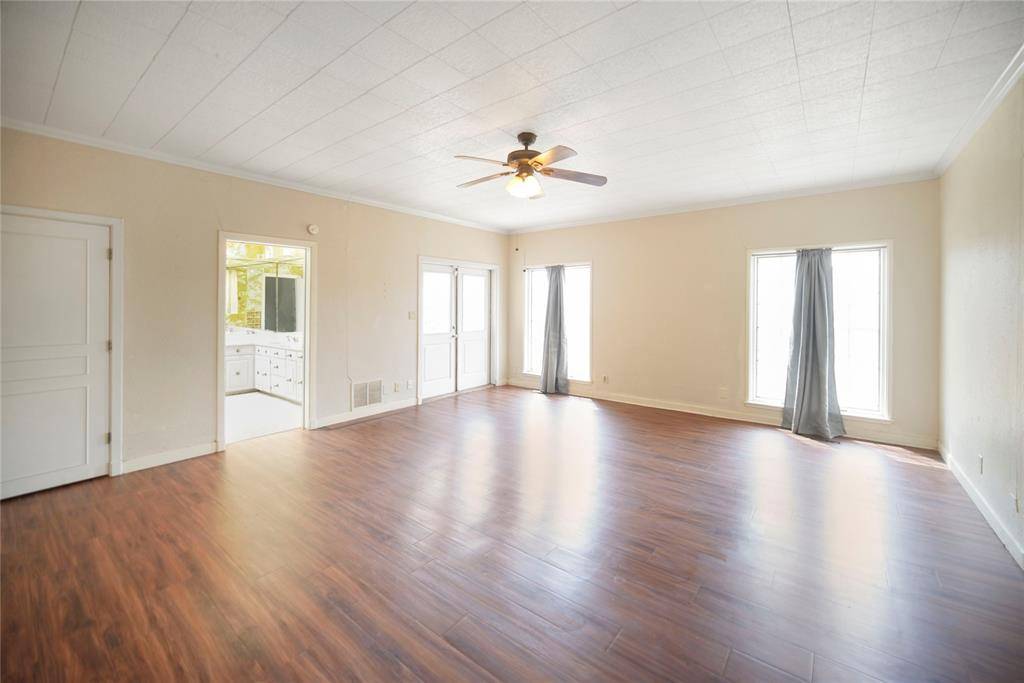 Jacksboro, TX 76458,108 E Thompson Street