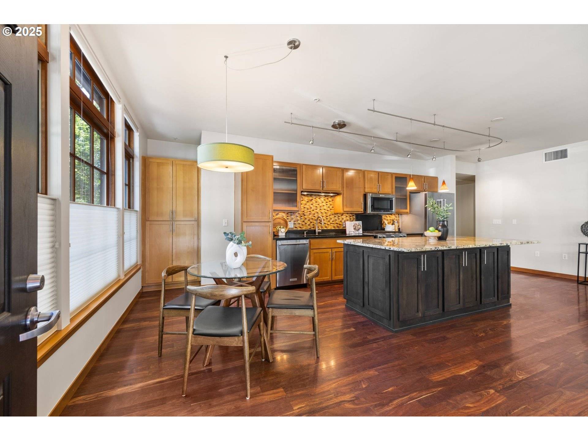 Portland, OR 97210,2350 NW SAVIER ST