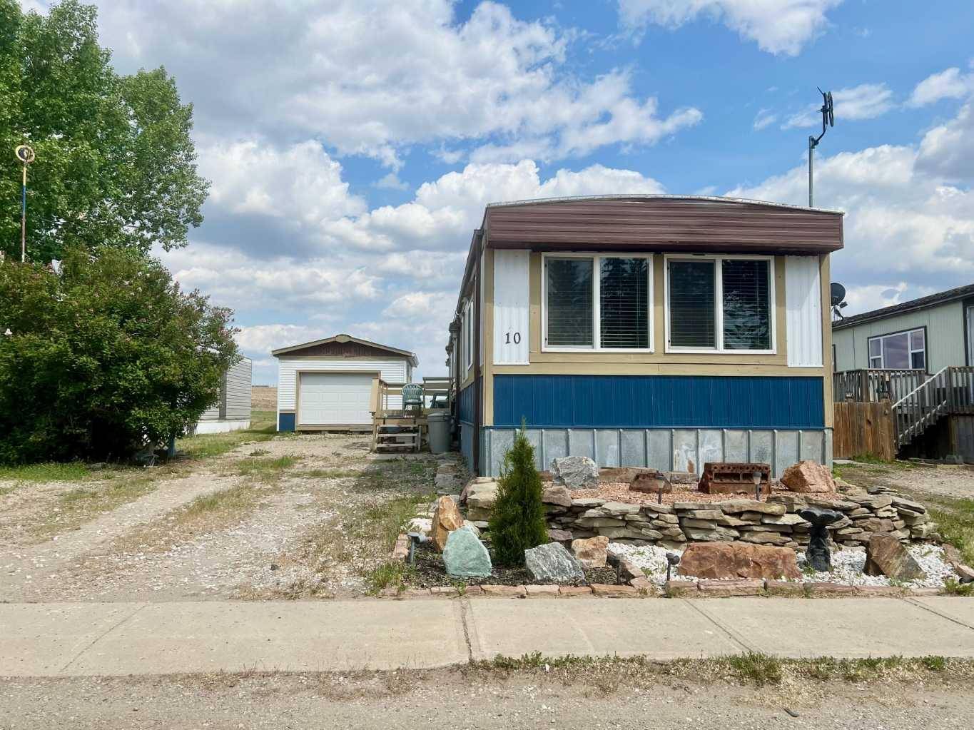 400 1 ST #10, Linden, AB T0M 1J0