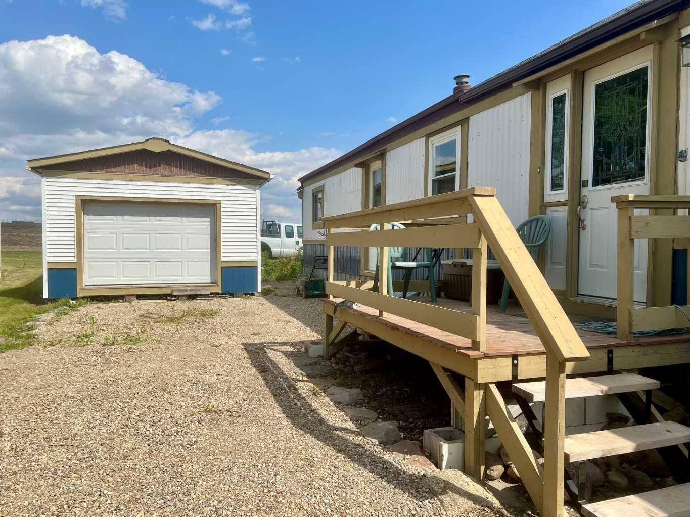 Linden, AB T0M 1J0,400 1 ST #10
