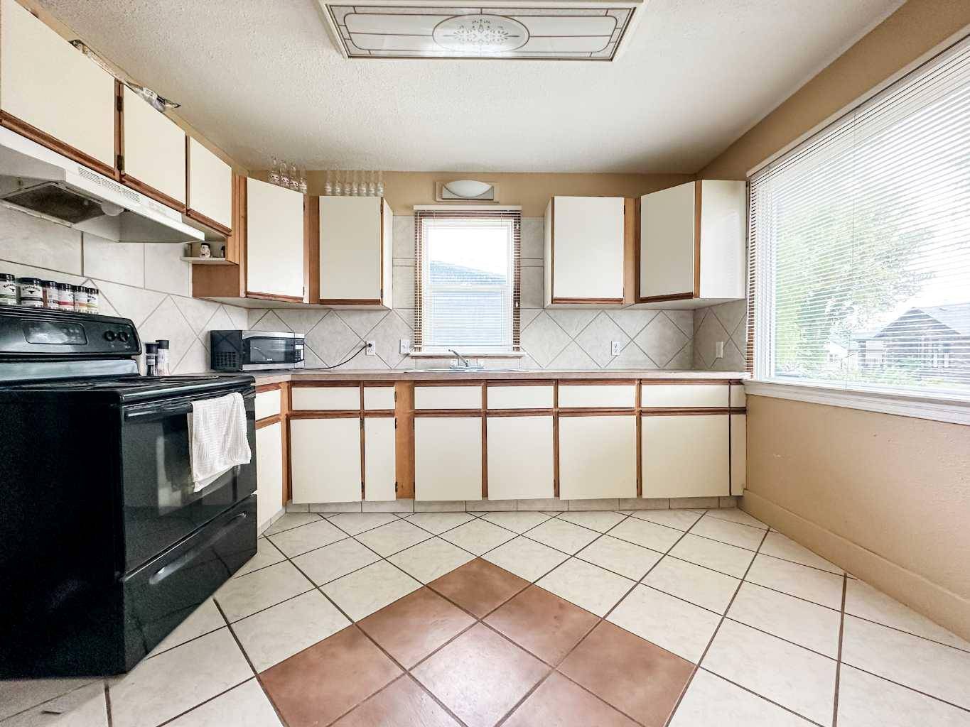 Stettler, AB T0C 2L0,5013 53 ST