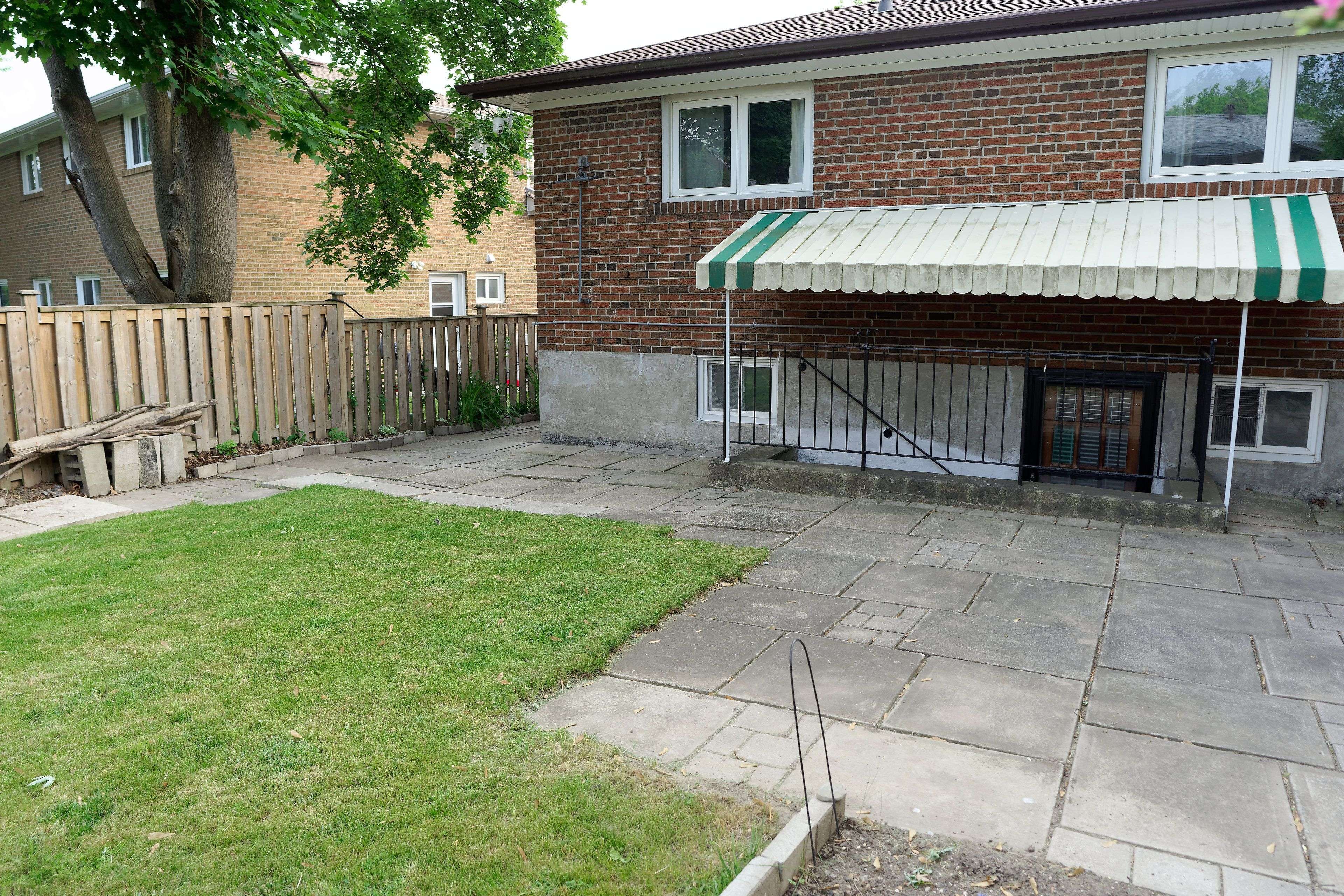Toronto C15, ON M2M 3A5,23 Lowbank CT SW