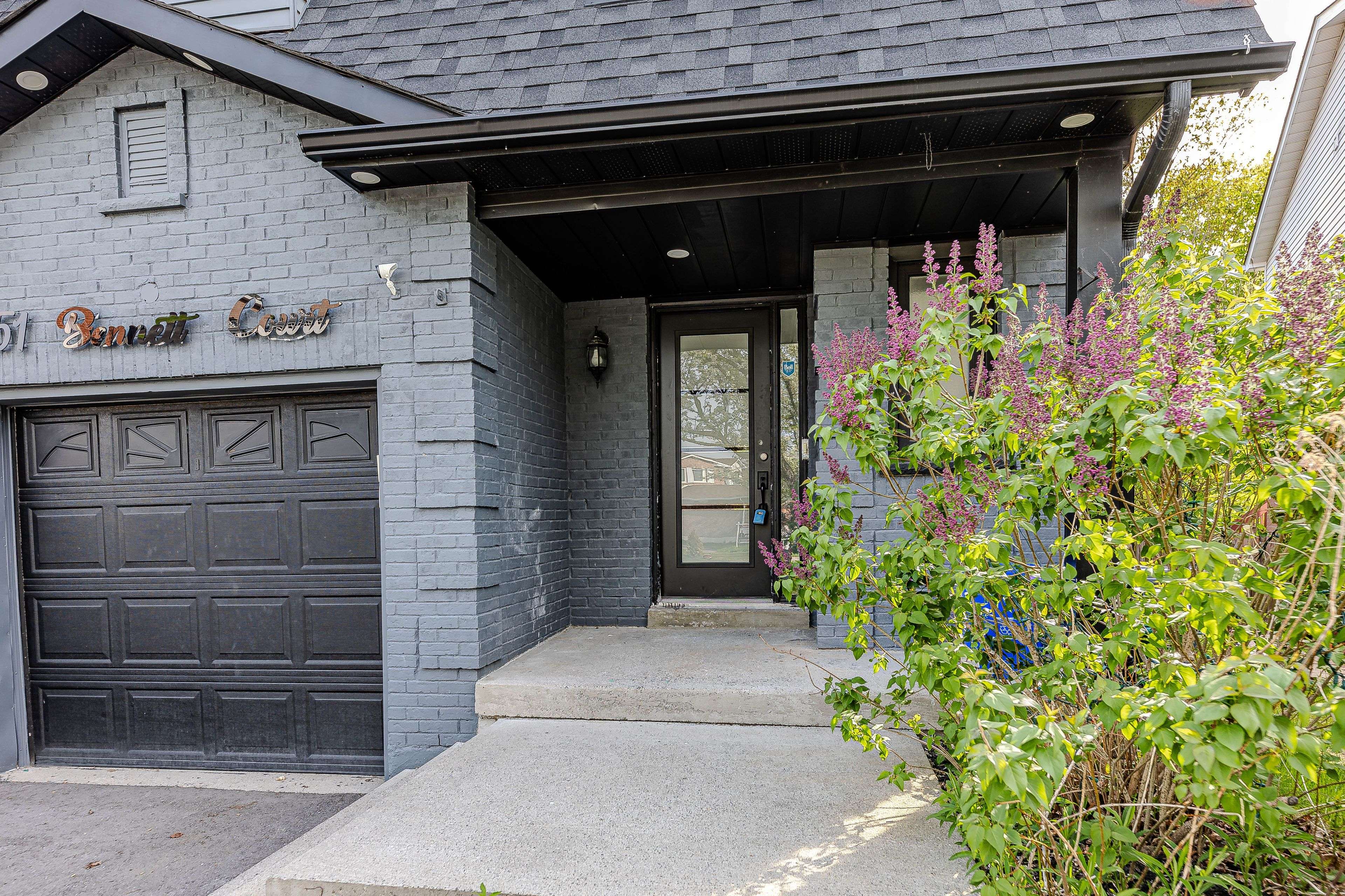 Oshawa, ON L1K 1V3,851 Bennett CT