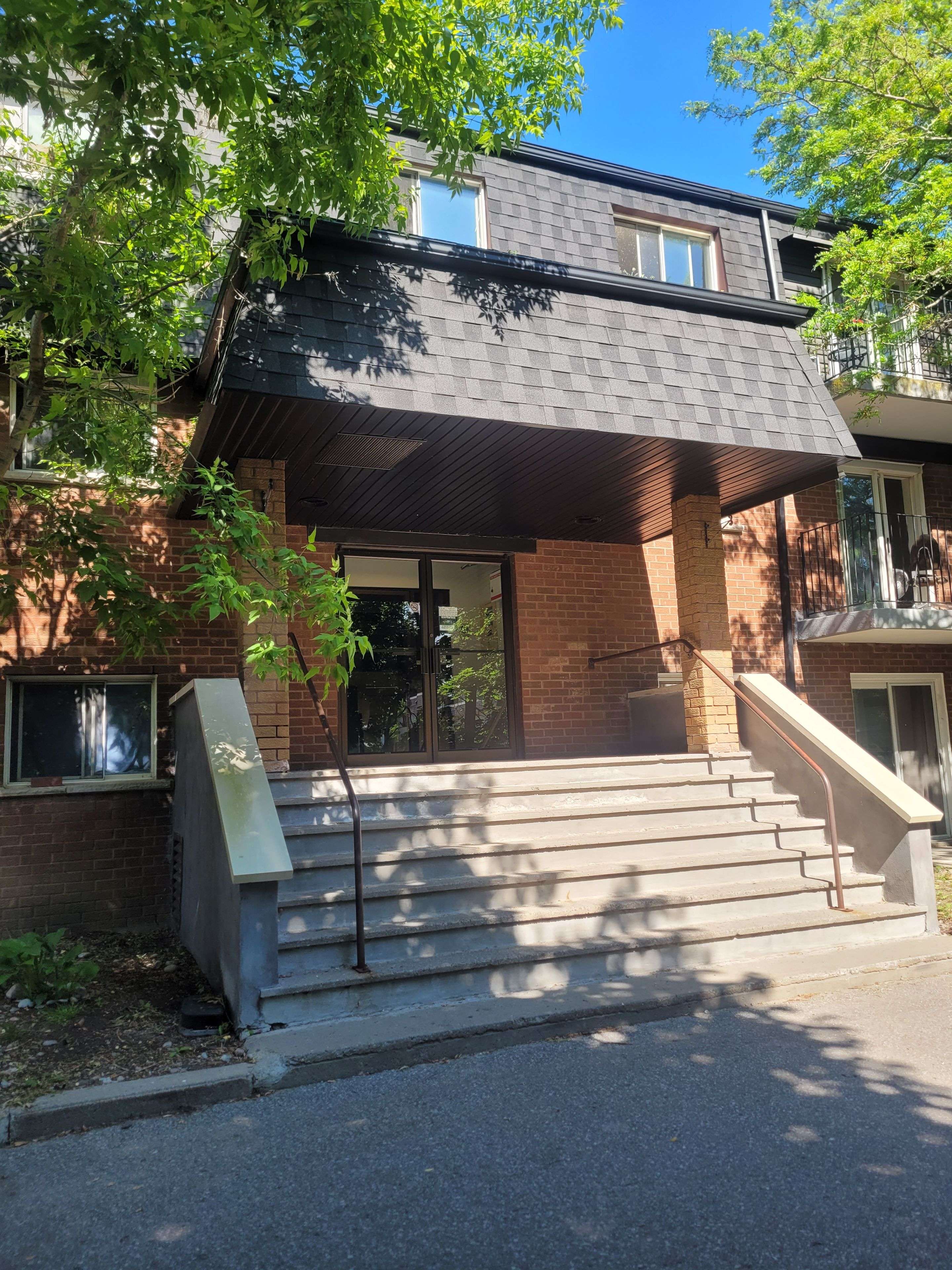 Whitby, ON L1N 2R3,576 Mary ST E #107