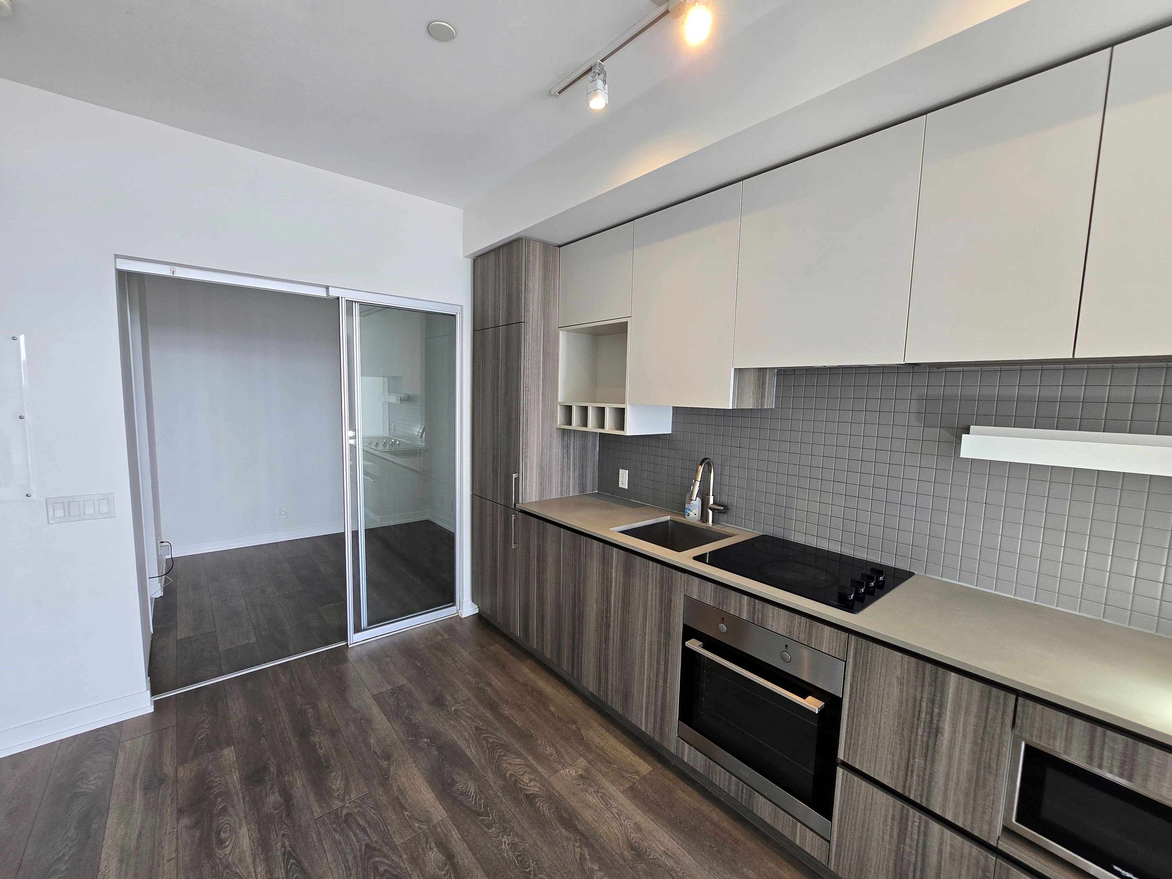 Vaughan, ON L4K 0J6,898 Portage Pkwy #2807