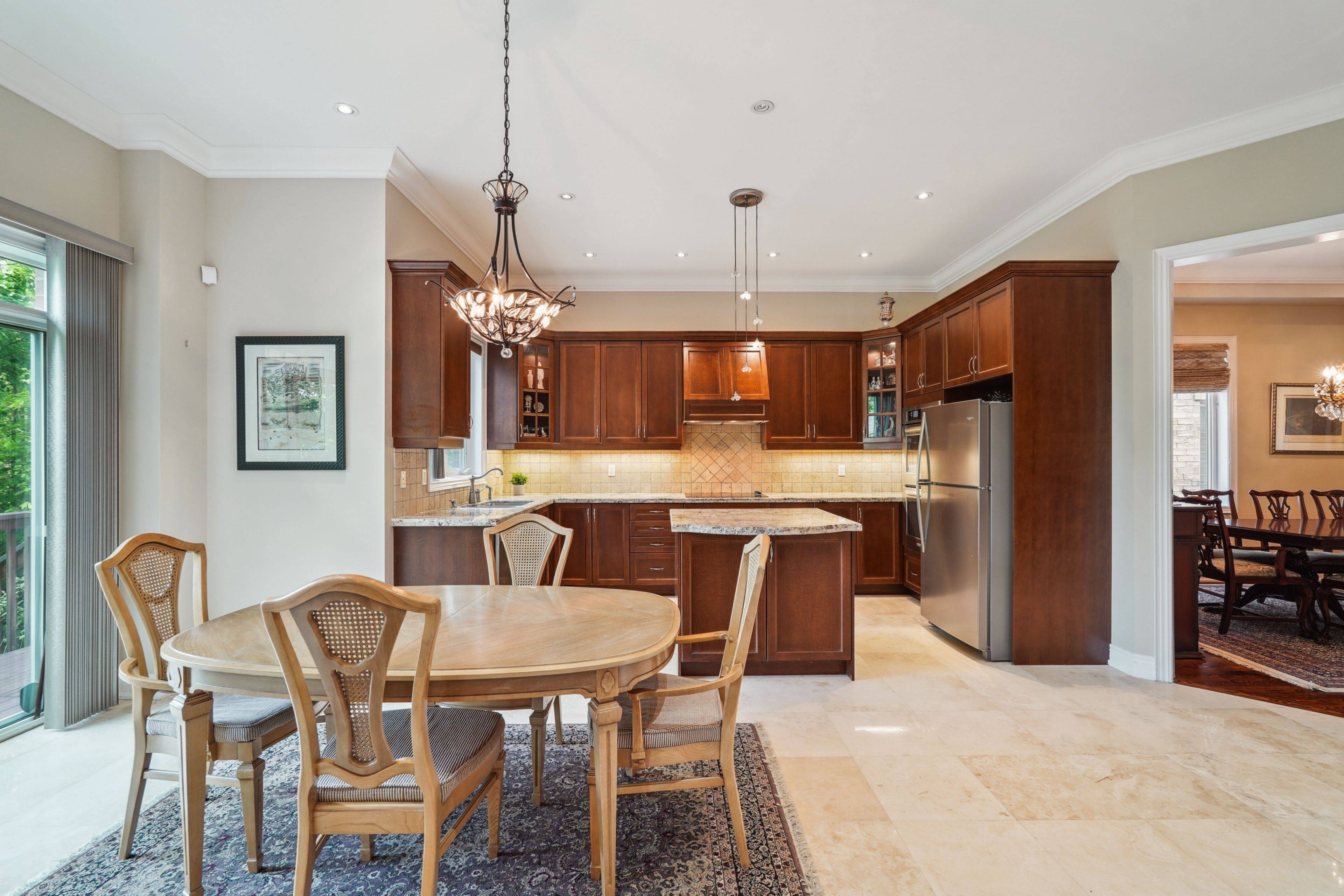 Vaughan, ON L4J 8J5,160 Townsgate DR