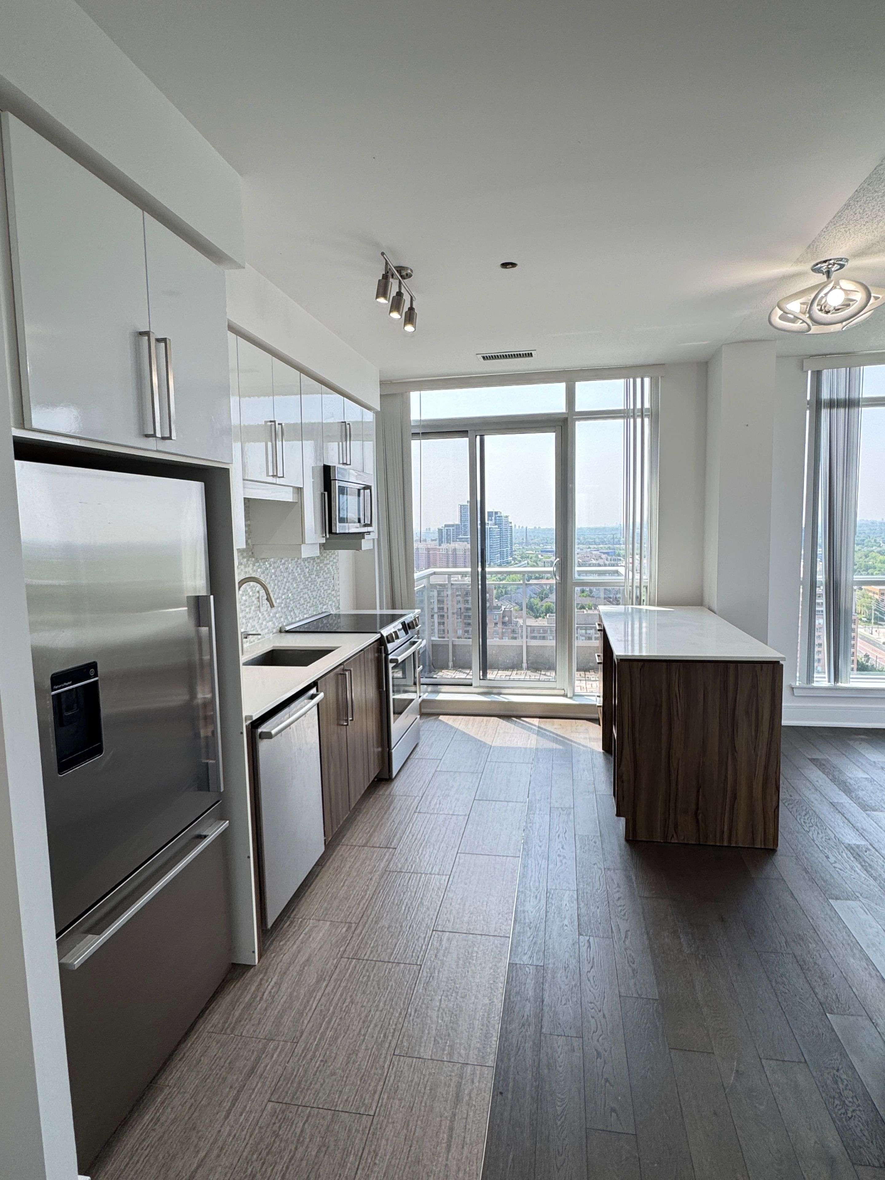 Richmond Hill, ON L4C 1V5,9205 YONGE ST #2007