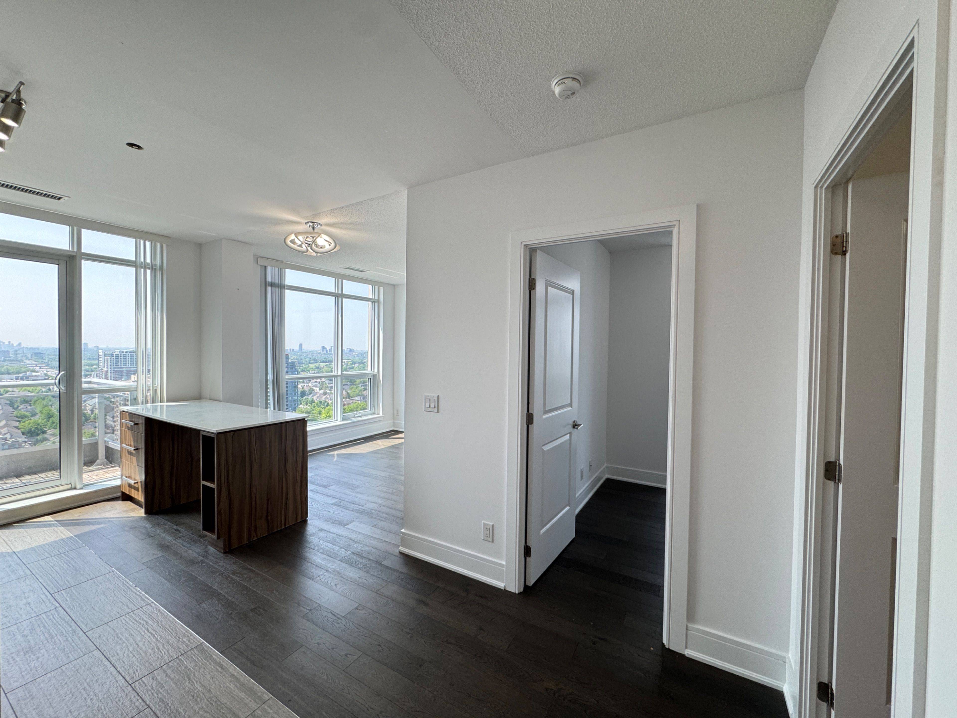 Richmond Hill, ON L4C 1V5,9205 YONGE ST #2007