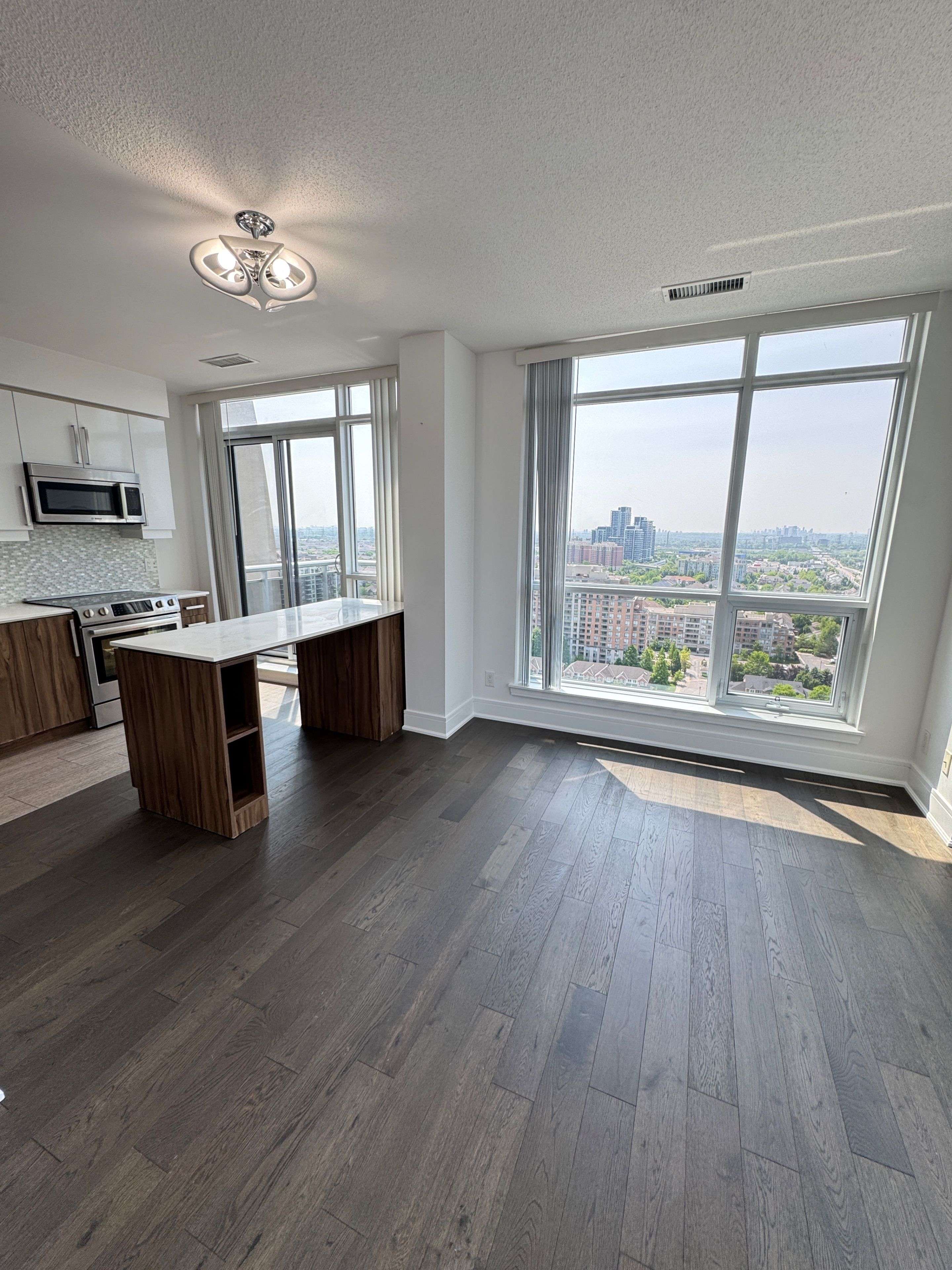 Richmond Hill, ON L4C 1V5,9205 YONGE ST #2007