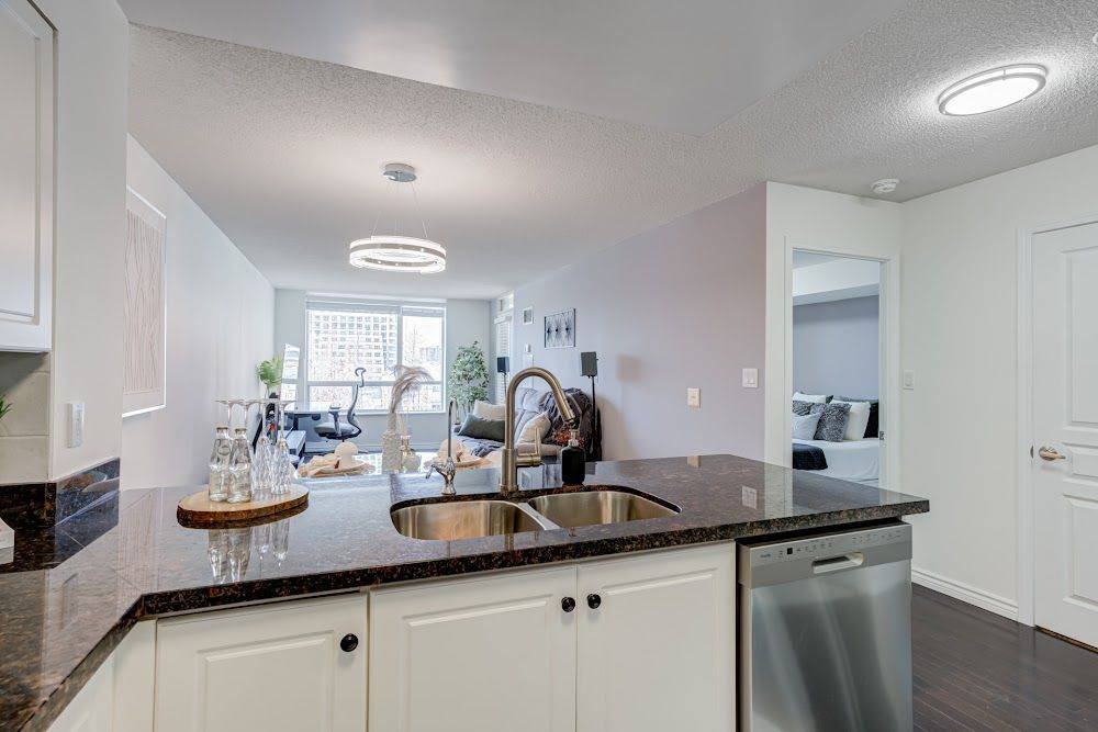 Richmond Hill, ON L4B 4M4,19 Northern Heights DR #304