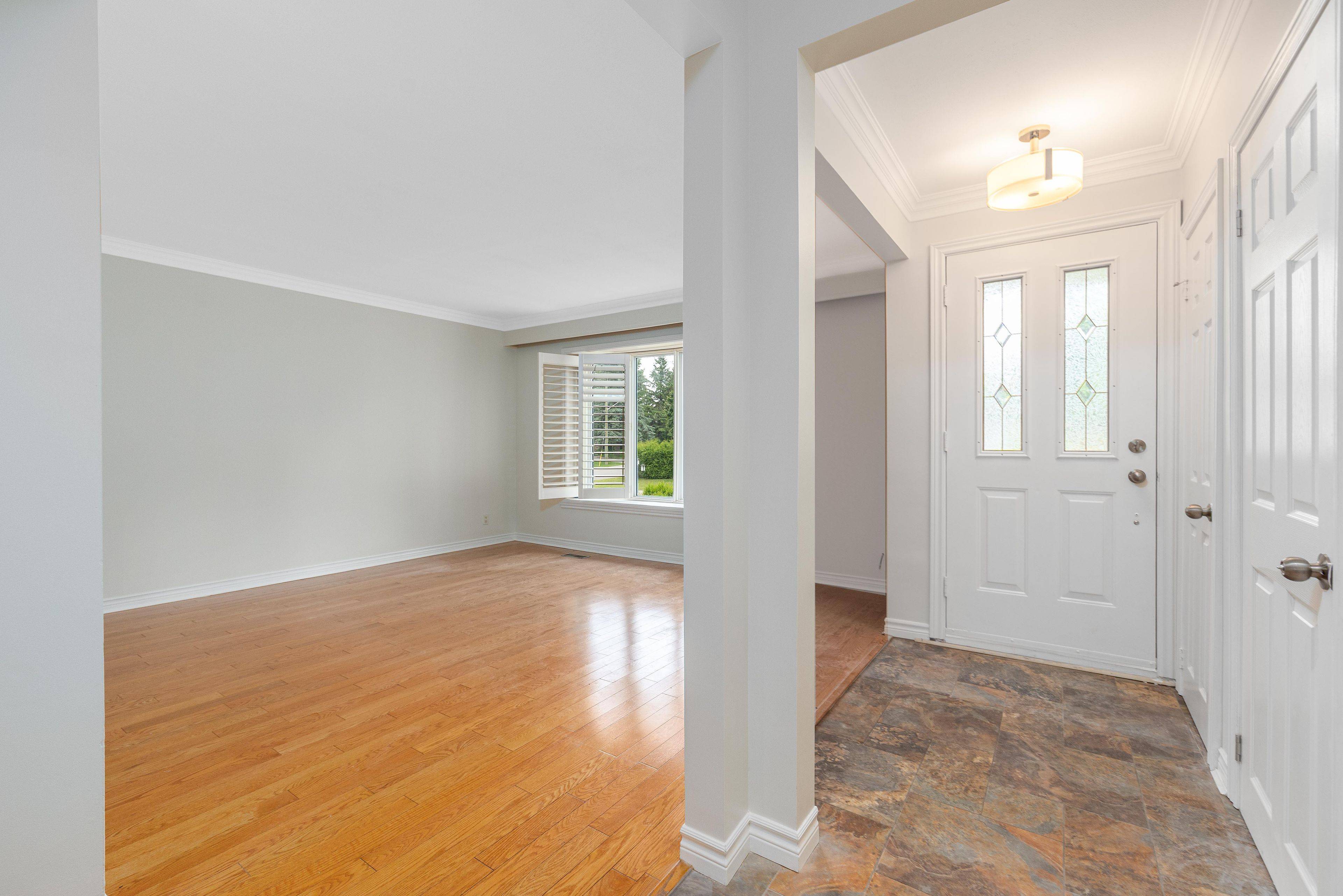 Aurora, ON L4G 1Z9,10 Holman CRES #Main Floor