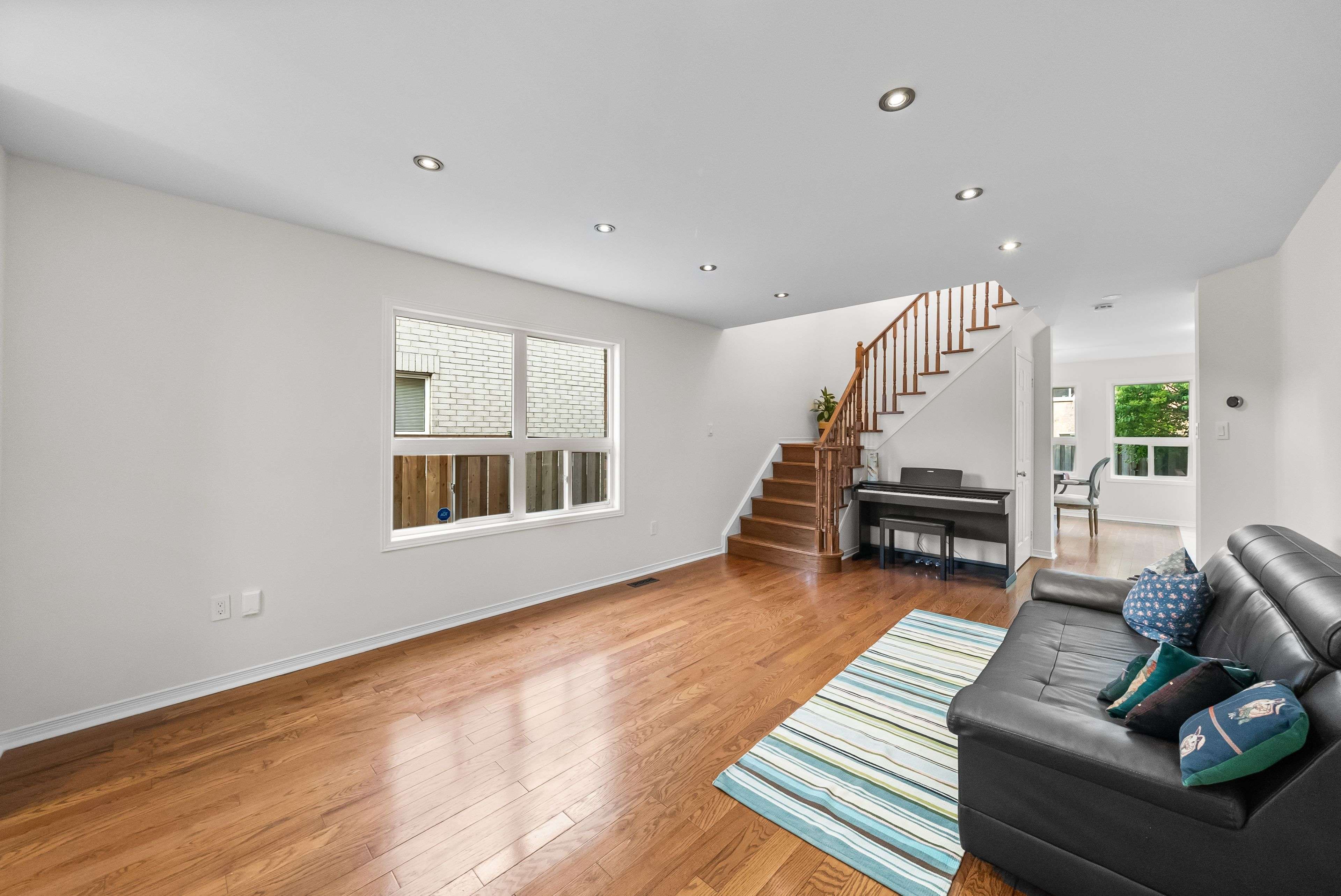 Richmond Hill, ON L4B 4J9,25 Bassett AVE