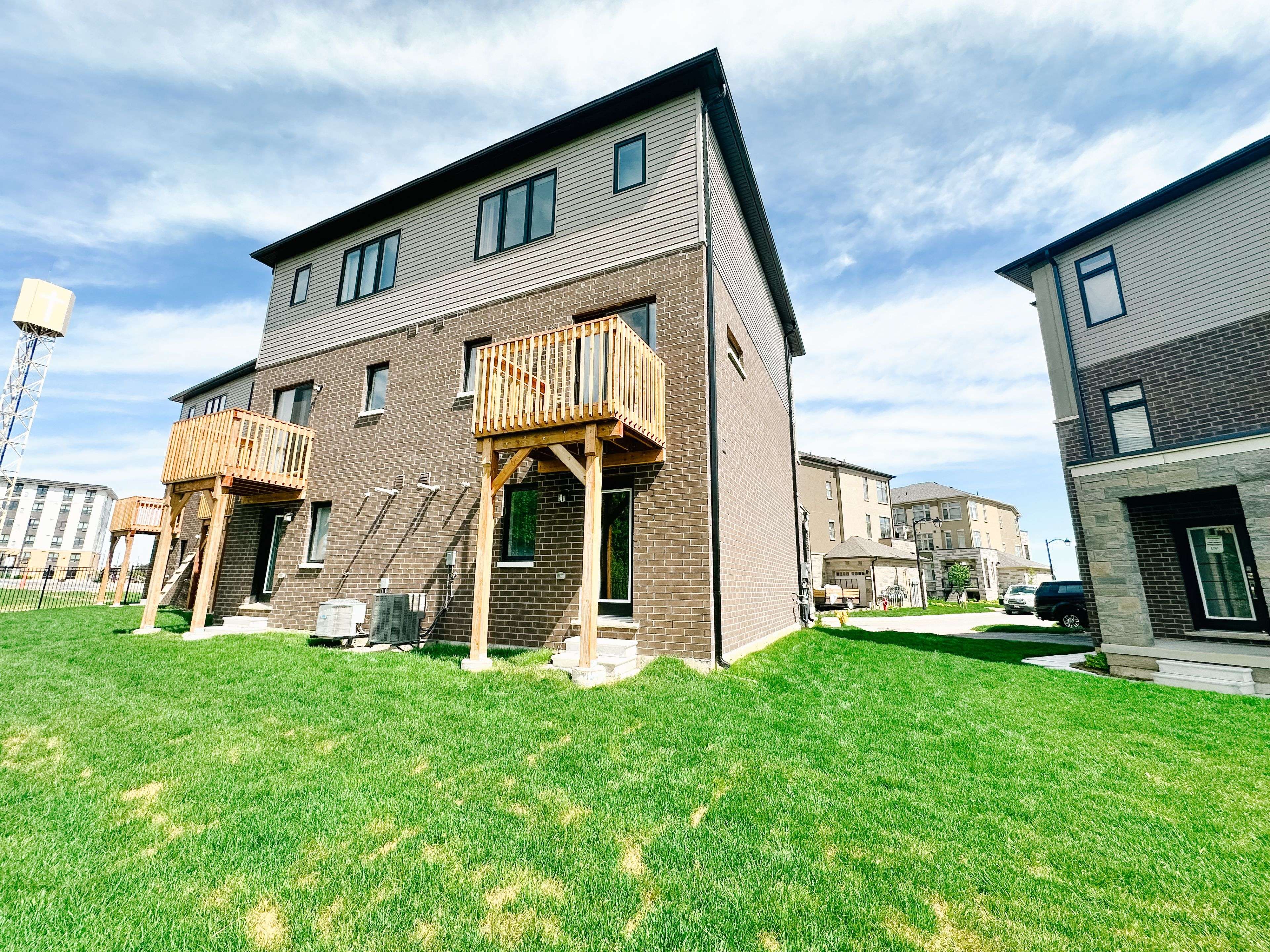 Brampton, ON L6R 4G6,68 Fieldridge CRES