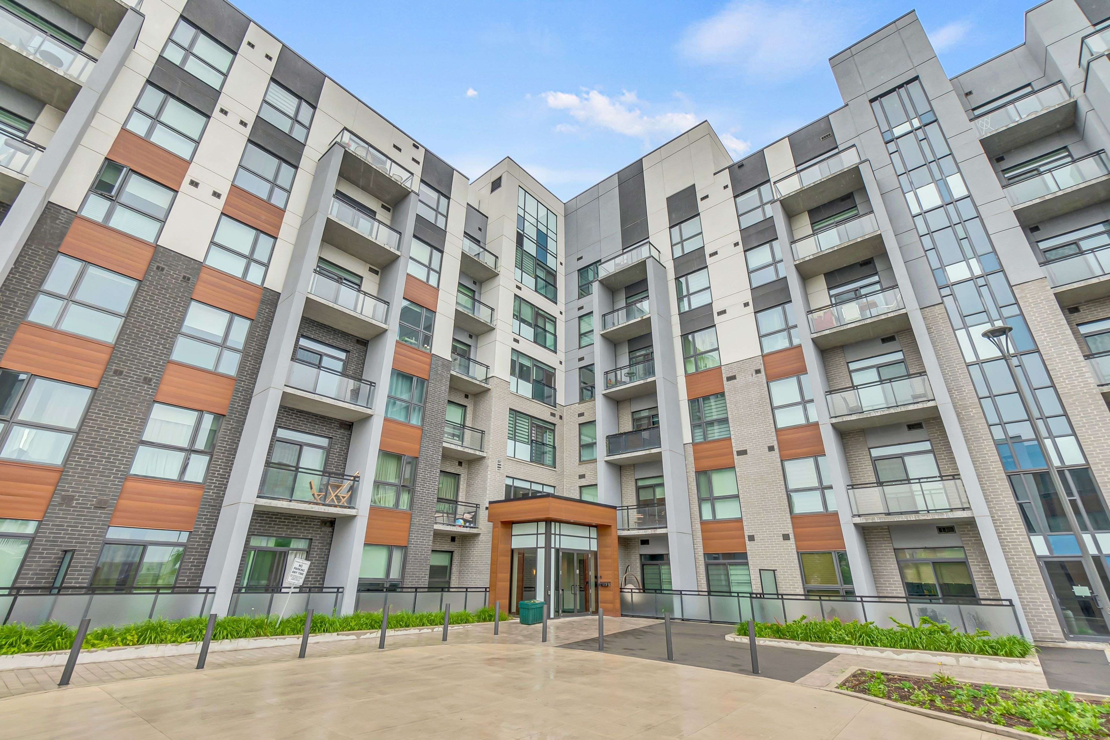 Oakville, ON L6M 5N3,50 Kaitting TRL #304