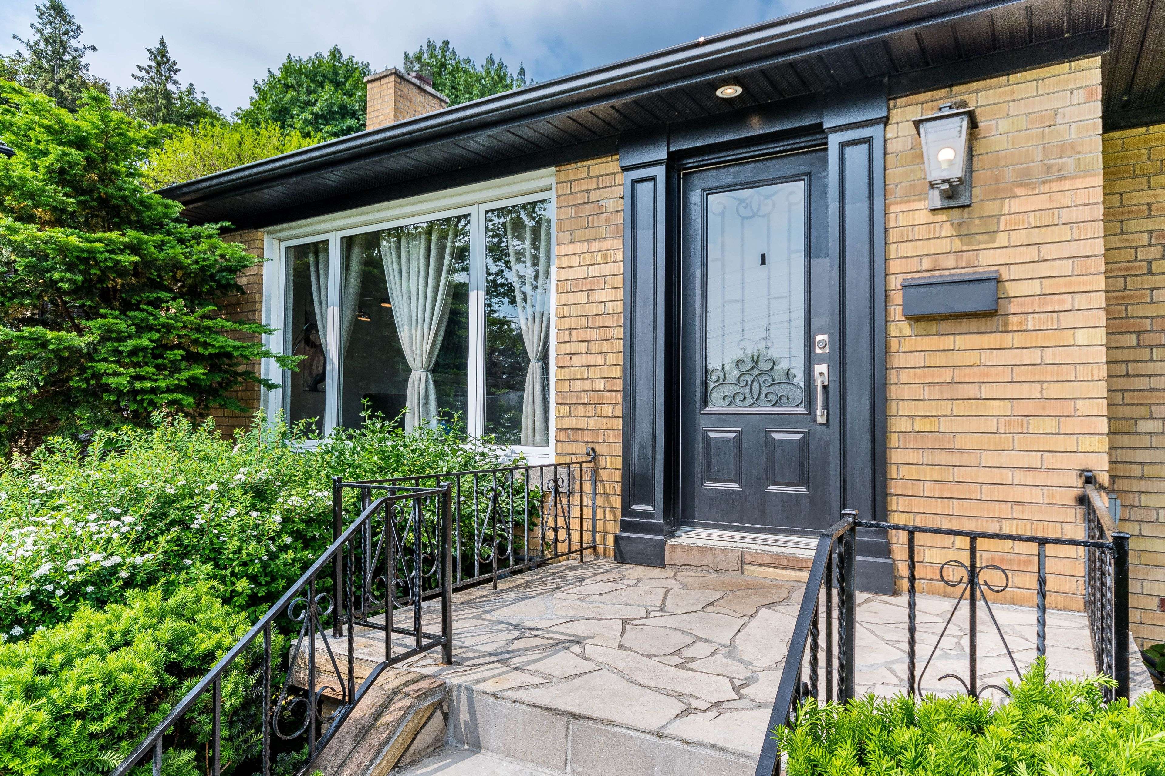 42 Glen Agar DR, Toronto W08, ON M9B 5L9