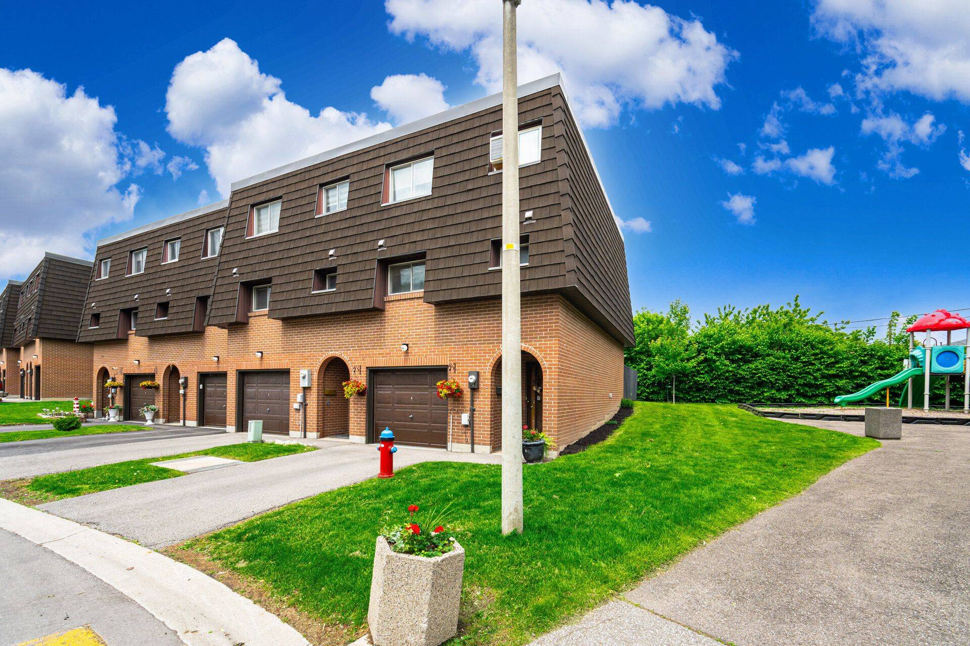 Brampton, ON L6T 1W7,136 Darras CT