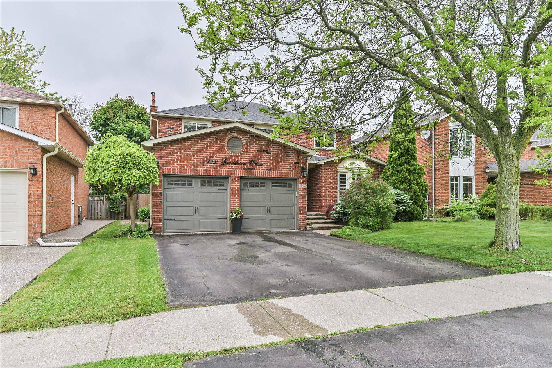 Oakville, ON L6H 4Z2,1221 Grandview DR